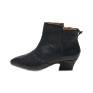 Earthies Ankle Boots Leather Black Colour For Women